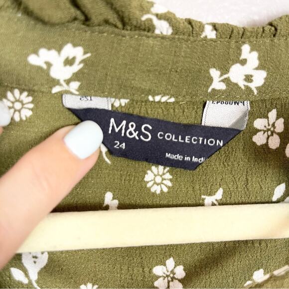 M&S Mark & Spencer Long Sleeve Blouse Woman’s size 24 Green White Floral Print - Picture 4 of 7
